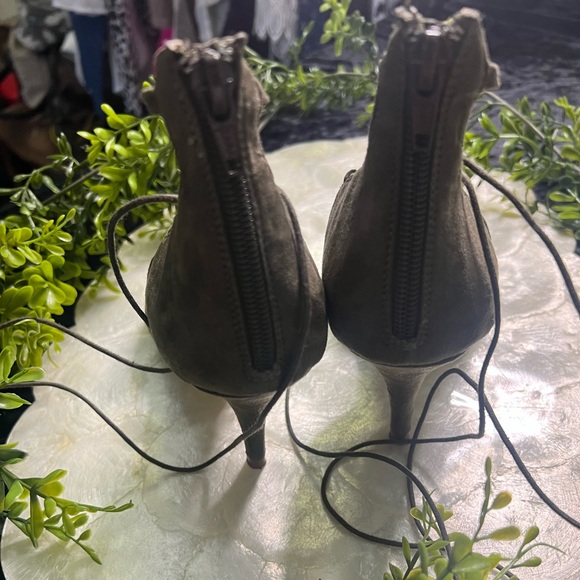 Olive, green suede Zara heels - Picture 4 of 4